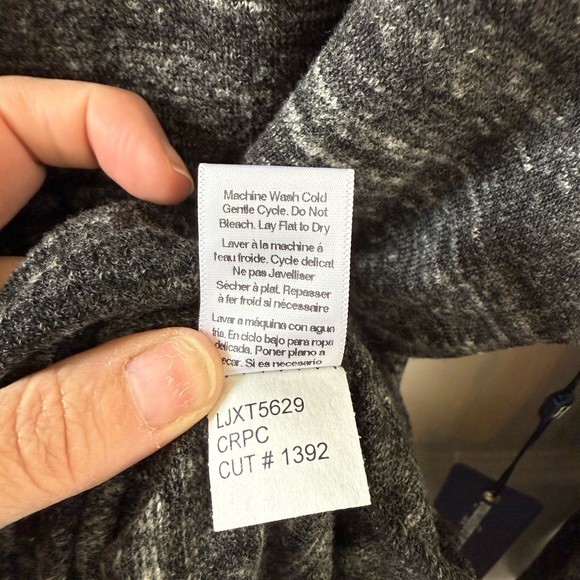 Laila Jayde Gray and Black Patterned Top - Picture 6 of 6